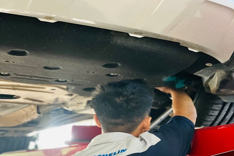kiểm tra gầm ô tô mốc 80000km